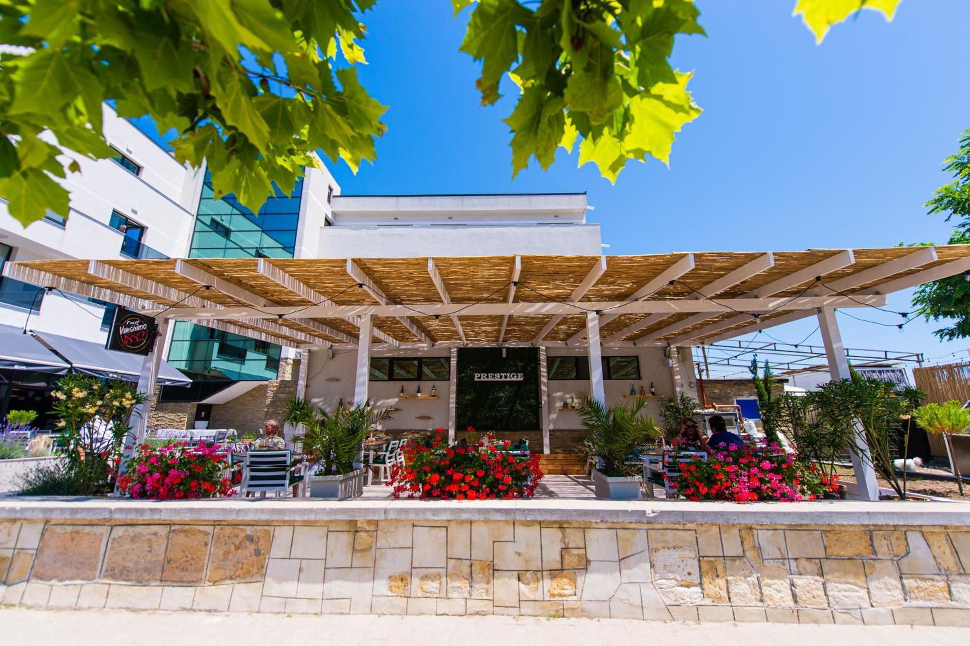 Hotel Prestige Mamaia Extérieur photo