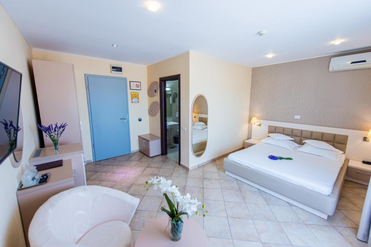 Hotel Prestige Mamaia Extérieur photo
