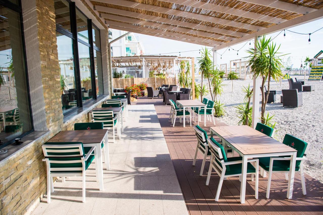 Hotel Prestige Mamaia Extérieur photo